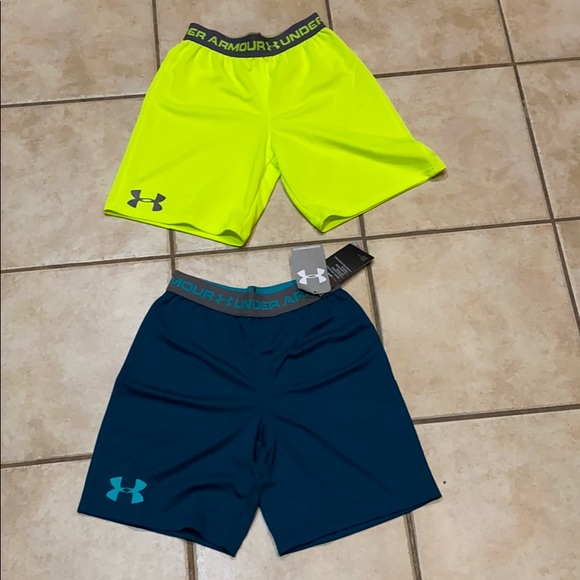 1 pc Under ARMOUR short boys size S green color